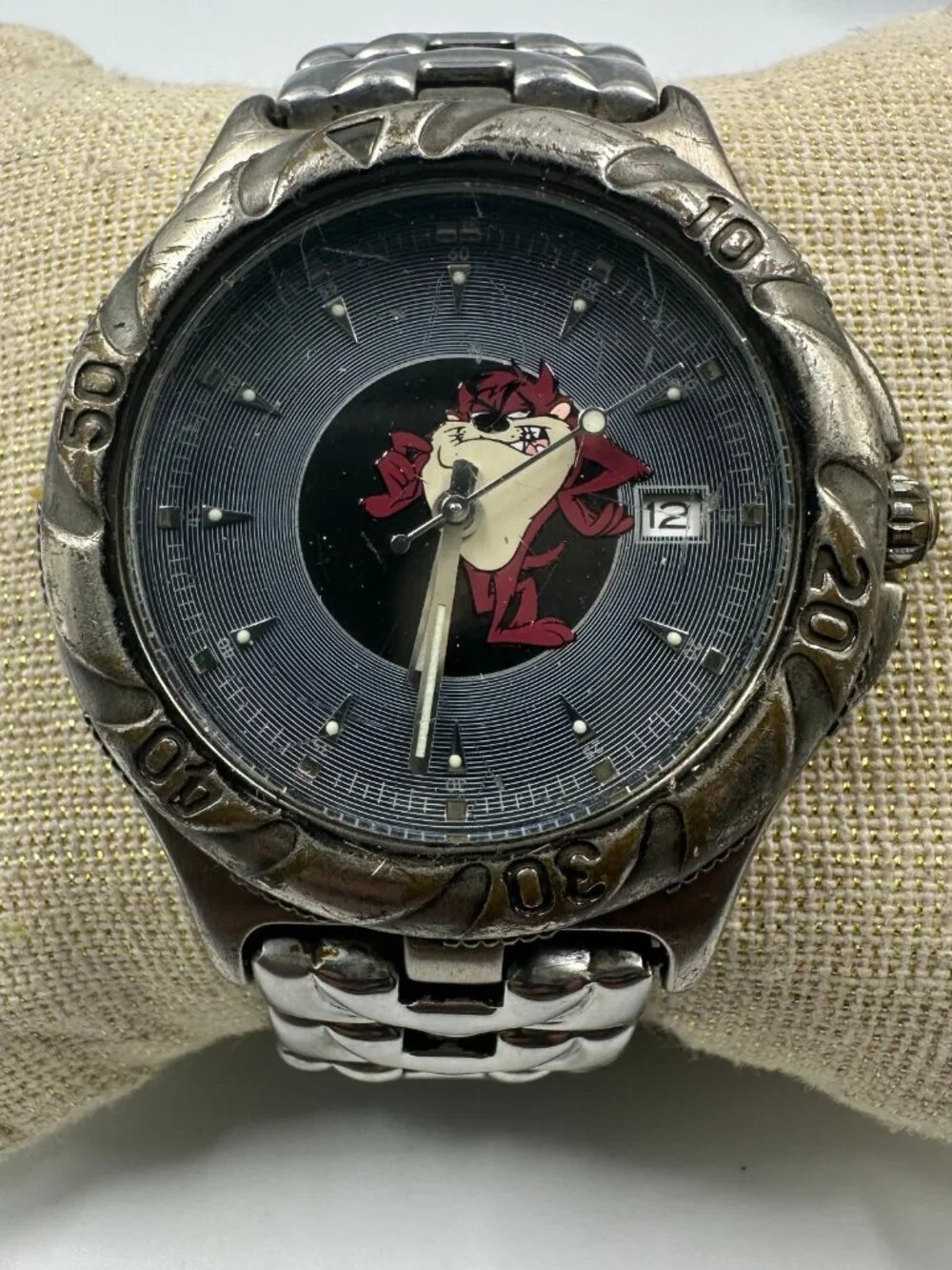 VTG. Warner Brothers Taz Watch Men Silver Tone Dark Gray Dial New Battery 6.75